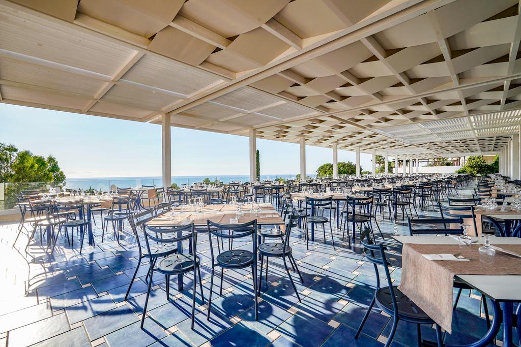 Costa-Verde-Water-Park-&-Spa-Hotel-sala (2)