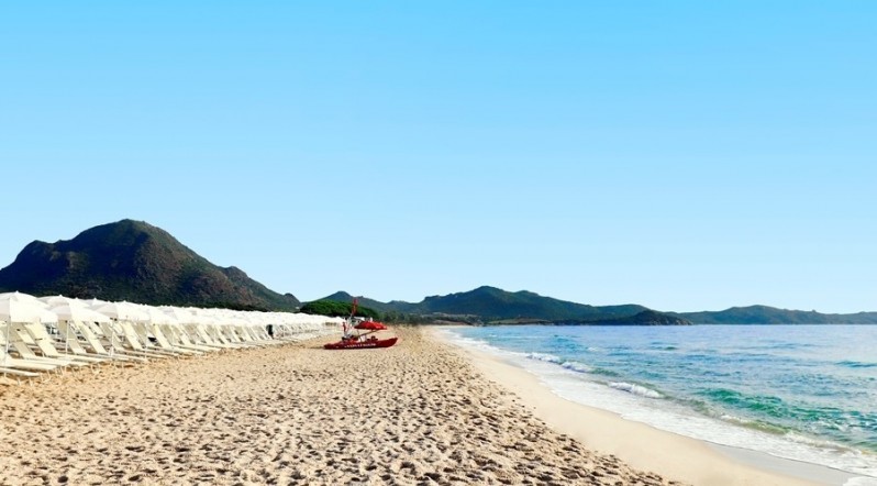 Marina-Rey-Beach-Resort-Ombrelloni-foto