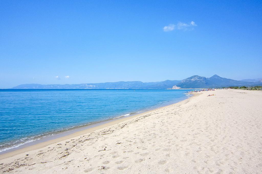 Marina-Rey-Beach-Resort-spiaggia