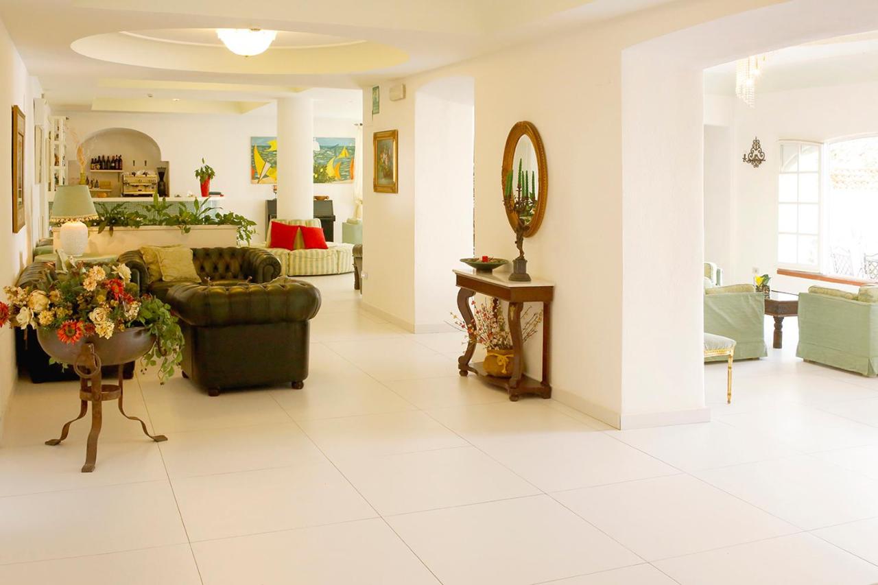 Hotel La Scogliera 5