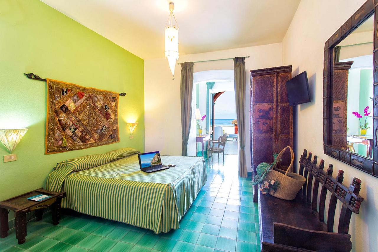 Hotel La Scogliera 23