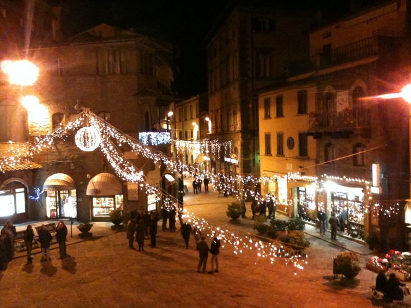 cortona-piazza-della-repubblica-natale