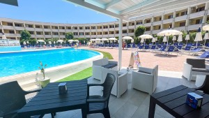 meta_family_village_3-65861